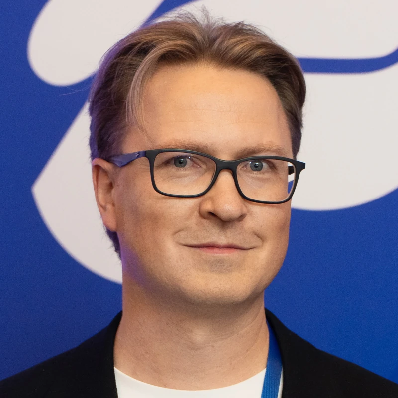 Виталий Николаев